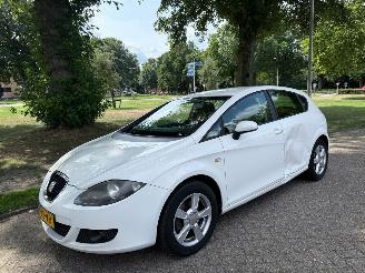 krockskadad bil auto Seat Leon 75 kW (102 PK)  1595 cc. 2008/1