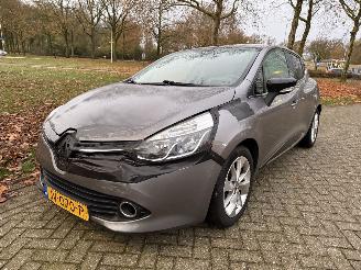 Schadeauto Renault Clio  2016/1