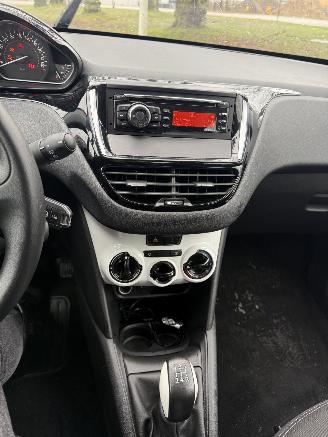 Peugeot 208  picture 19