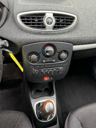 Renault Clio  picture 21