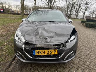 Peugeot 208  picture 8