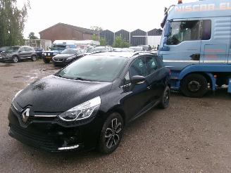 krockskadad bil auto Renault Clio 0.9 Grandtour  Cool & Sound 2019/4