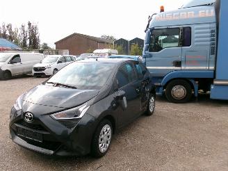 krockskadad bil auto Toyota Aygo 1.0 X- 5 Drs 2020/10