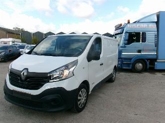 damaged commercial vehicles Renault Trafic 1.6 Dci Grand Comfort 2015/12