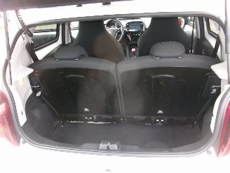 Peugeot 108 1.0 Allure Top picture 30