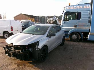 damaged passenger cars Renault Clio 1.0 Limited 2021/9