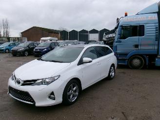 damaged passenger cars Toyota Auris Touring Sports 2.0 D4D  Touring Sports 2013/9