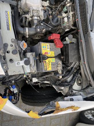Nissan Micra Auto is Gereserveerd Automaat 1.2 72KW Dig-S Acenta Motor loopt. picture 56