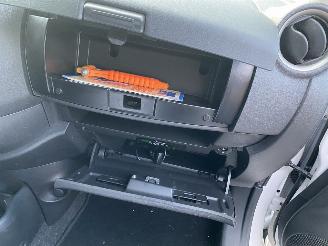 Nissan Micra Auto is Gereserveerd Automaat 1.2 72KW Dig-S Acenta Motor loopt. picture 25