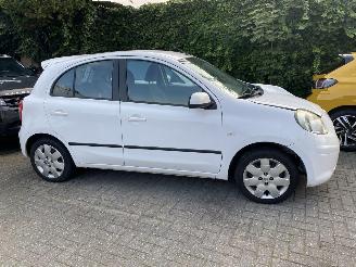 Nissan Micra Auto is Gereserveerd Automaat 1.2 72KW Dig-S Acenta Motor loopt. picture 10