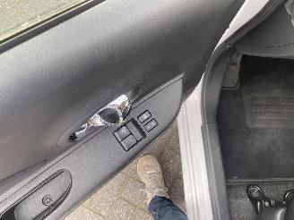 Nissan Micra Auto is Gereserveerd Automaat 1.2 72KW Dig-S Acenta Motor loopt. picture 40