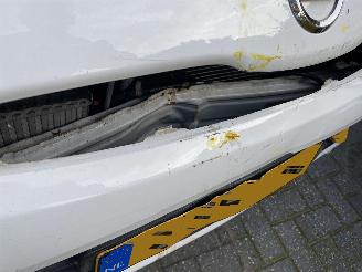 Nissan Micra Auto is Gereserveerd Automaat 1.2 72KW Dig-S Acenta Motor loopt. picture 18