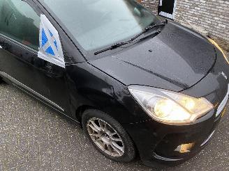 Citroën DS3 e-HDI 1.6 So Chic picture 10