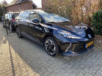 Damaged car MG MG4 150KW Luxury 64 KWh 2023/4