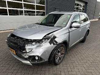 Vaurioauto  passenger cars Mitsubishi Outlander 2.0 16V 4x2 SUV  Benzine 1.998cc 110kW (150pk) 2017/4