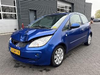 uszkodzony samochody osobowe Mitsubishi Colt 1.1 12V Hatchback  Benzine 1.124cc 55kW (75pk) FWD 2008/6