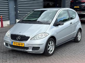 uszkodzony samochody osobowe Mercedes A-klasse 1.5 A-150 3-Drs. Hatchback 2Dr Benzine 1.498cc 70kW (95pk) FWD 2005/4