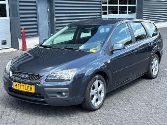 Vaurioauto  passenger cars Ford Focus 1.6 16V Combi/o  Benzine 1.596cc 74kW (101pk) 2007/10