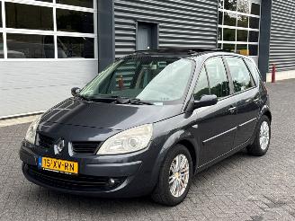 Vaurioauto  passenger cars Renault Scenic 2.0 200 16V Coupe 2Dr Benzine 1.998cc 100kW (136pk) RWD 2007/10