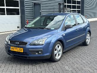 krockskadad bil auto Ford Focus 1.6 16V Hatchback  Benzine 1.596cc 74kW (101pk) FWD airco 2005/3