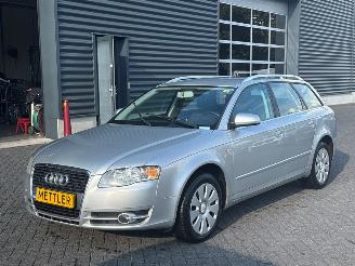 Auto incidentate Audi A4 2.0 20V Combi/o  Benzine 1.984cc 96kW (131pk) FWD 2006/10