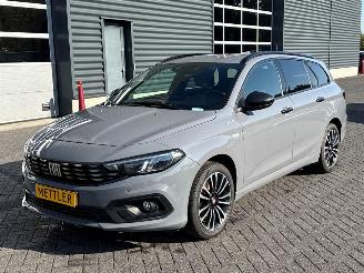 krockskadad bil auto Fiat Tipo 1.0 T3 12V Combi/o  Benzine 999cc 73kW (99pk) FWD 2021/12