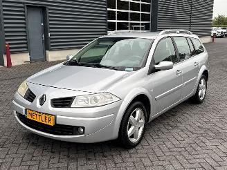krockskadad bil auto Renault Mégane 2.0 16V Combi/o 4Dr Benzine 1.998cc 99kW (135pk) FWD 2007/8
