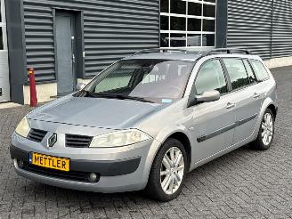 damaged passenger cars Renault Mégane 1.6 16V Combi/o 4Dr Benzine 1.598cc 83kW (113pk) FWD 2004/9