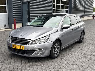 Auto incidentate Peugeot 308 1.2 12V e-THP PureTech 130 Combi/o 4Dr Benzine 1.199cc 96kW (131pk) FWD 2016/2