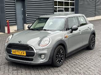 Voiture accidenté Mini One 1.5 D 12V One D Hatchback 4Dr Diesel 1.496cc 70kW (95pk) 2016/8