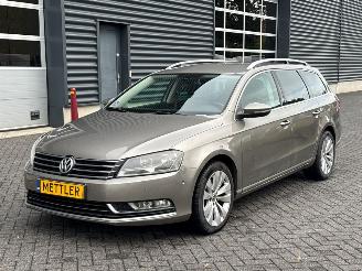 Voiture accidenté Volkswagen Passat 1.4 TSI 16V Combi/o  Benzine 1.390cc 90kW (122pk) FWD 2011/12