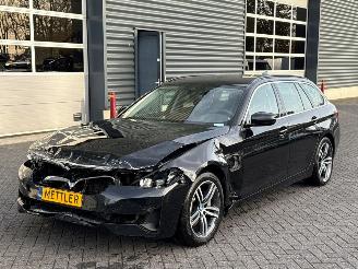 krockskadad bil auto BMW 5-serie 530e xDrive 2.0 Turbo 16V Combi/o  Elektrisch Benzine 1.998cc 215kW (292pk) 4x4 2021/9