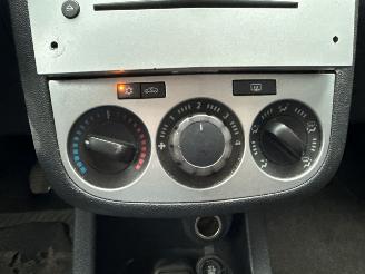 Opel Corsa 1.2 16V Hatchback  Benzine 1.229cc 63kW (86pk) FWD picture 16