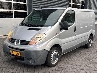 Vaurioauto  passenger cars Renault Trafic 1.9 dCi 100 16V Bestel  Diesel 1.870cc 74kW (101pk) FWD 2006/1