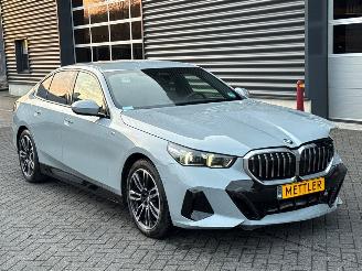 Voiture accidenté BMW 5-serie 520i M Pakket 360 camera 2.0 TwinPower Turbo 16V Sedan 4Dr Elektrisch Benzine 1.998cc 153kW (208pk) RWD 2023-07  B48B20S; B48B20P 2024/12