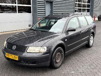 Schadeauto Volkswagen Passat 1.8 20V Combi/o  Benzine 1.781cc 92kW (125pk) FWD 2000/11