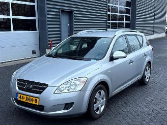 Schadeauto Kia Cee d 1.4 16V Combi/o  Benzine 1.396cc 80kW (109pk) FWD 2009/7