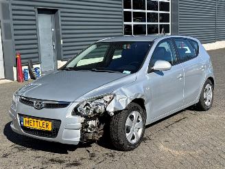 Coche accidentado Hyundai I-30 1.4 CVVT 16V Hatchback  Benzine 1.396cc 80kW (109pk) FWD 2009/1