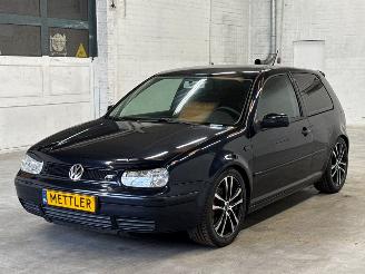 krockskadad bil auto Volkswagen Golf 2.0 Hatchback  Benzine 1.984cc 85kW (116pk) FWD 2001/1