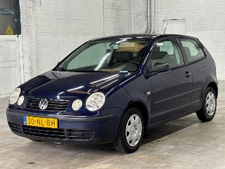Coche accidentado Volkswagen Polo 1.4 16V Hatchback  Benzine 1.390cc 55kW (75pk) FWD 2003/11
