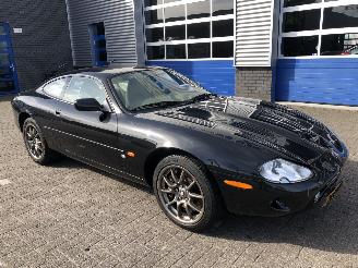 uszkodzony samochody osobowe Jaguar Xkr 4.0 V8  COUPE 2000/3