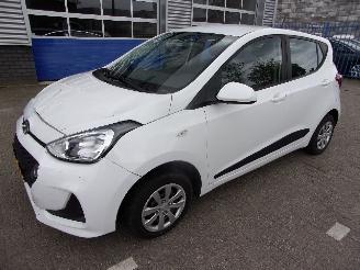 uszkodzony samochody osobowe Hyundai I-10 1.0i COMFORT 2018/6