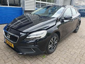 škoda osobní automobily Volvo V-40 Cross Country 2.0 T3 Nordic+ 2017/6