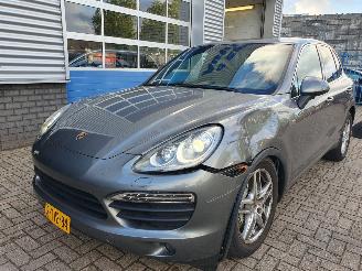 uszkodzony samochody osobowe Porsche Cayenne 4.8 S automaat 2013/5