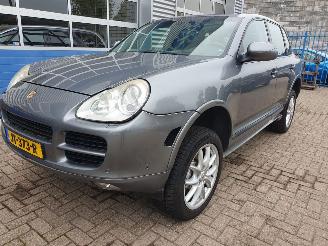 Damaged car Porsche Cayenne 4.5 S automaat 2003/4