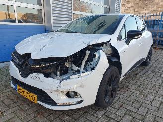 skadebil auto Renault Clio 0.9 TCe Limited 2018/3