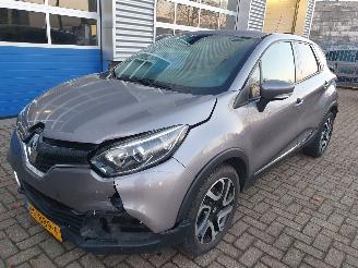 skadebil auto Renault Captur 1.2 TCe Dynamique AUTOMAAT 2016/11