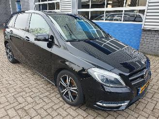 uszkodzony samochody osobowe Mercedes B-klasse 180 Prestige Automaat 2013/1