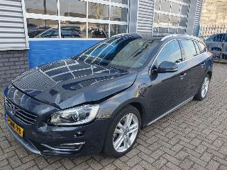 Vaurioauto  passenger cars Volvo V-60 2.4 D6 AWD Plug-In Hybrid Summum 2013/11