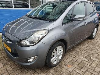 damaged passenger cars Hyundai Ix20 1.4i i-Vision 2012/8